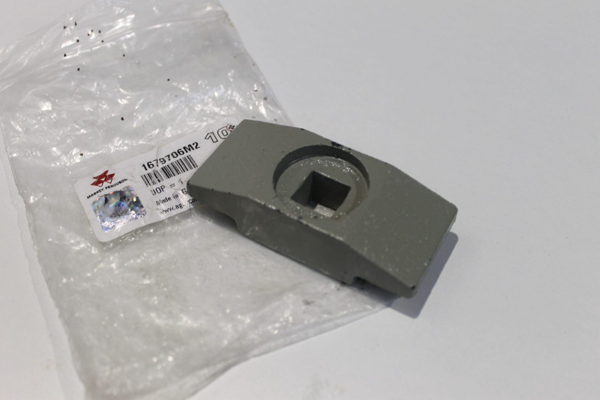 1679706M2, Pick Up Hitch Retainer, Massey Ferguson Tractors, Ned Murphy Tractors Ltd.