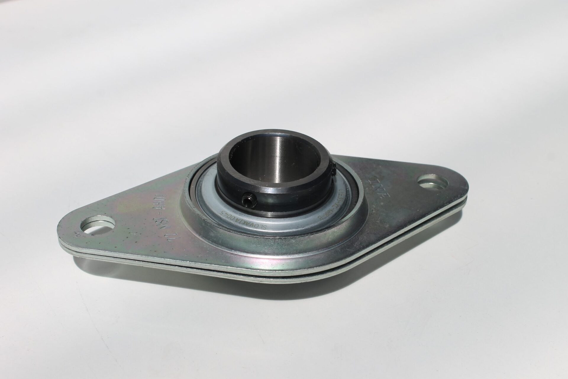 4275131M1, 4WD Shaft Bearing Carrier, Massey Ferguson Tractors.