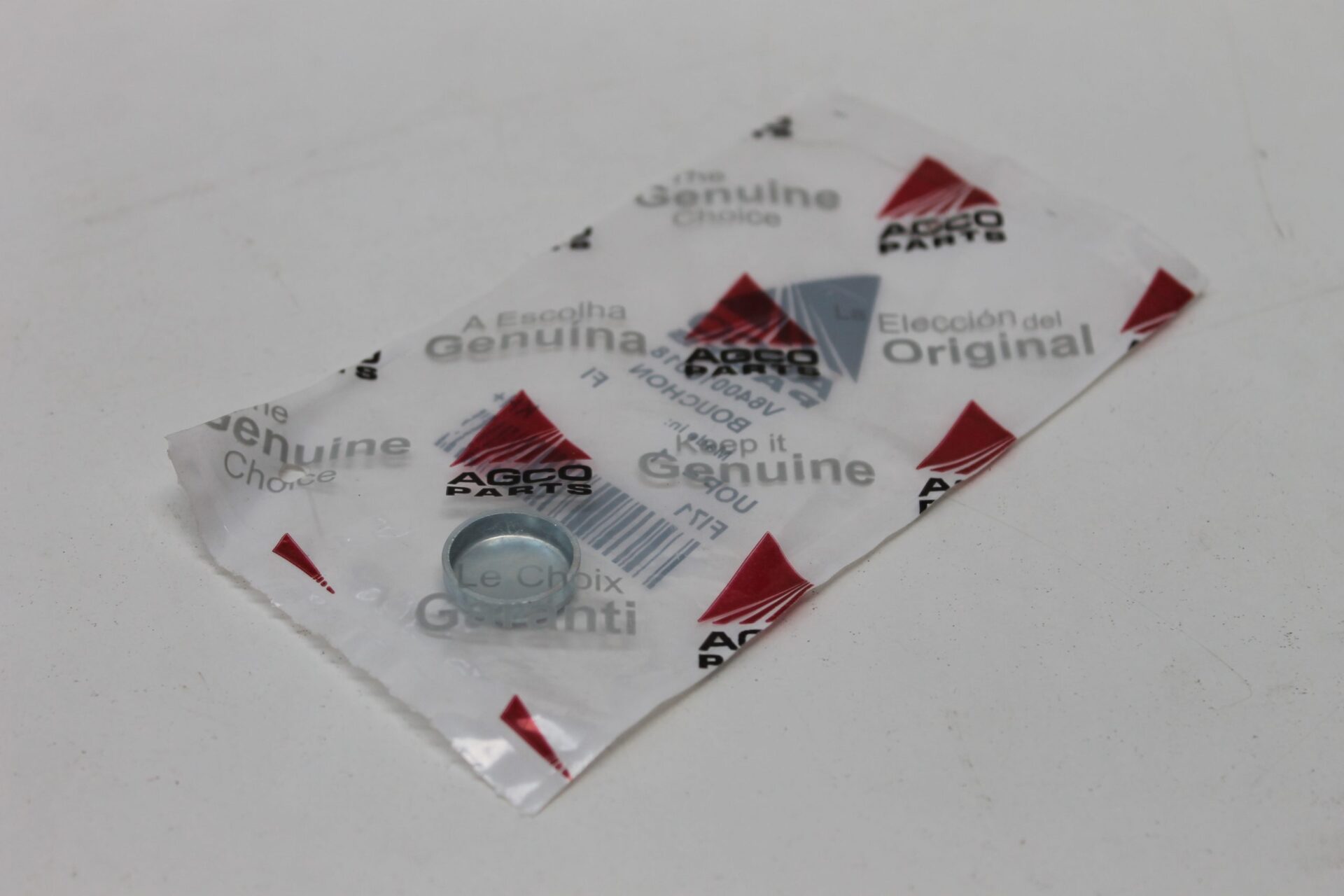 Engine Plug V640016018 for Massey Ferguson Tractors, Ned Murphy Tractors Ltd.