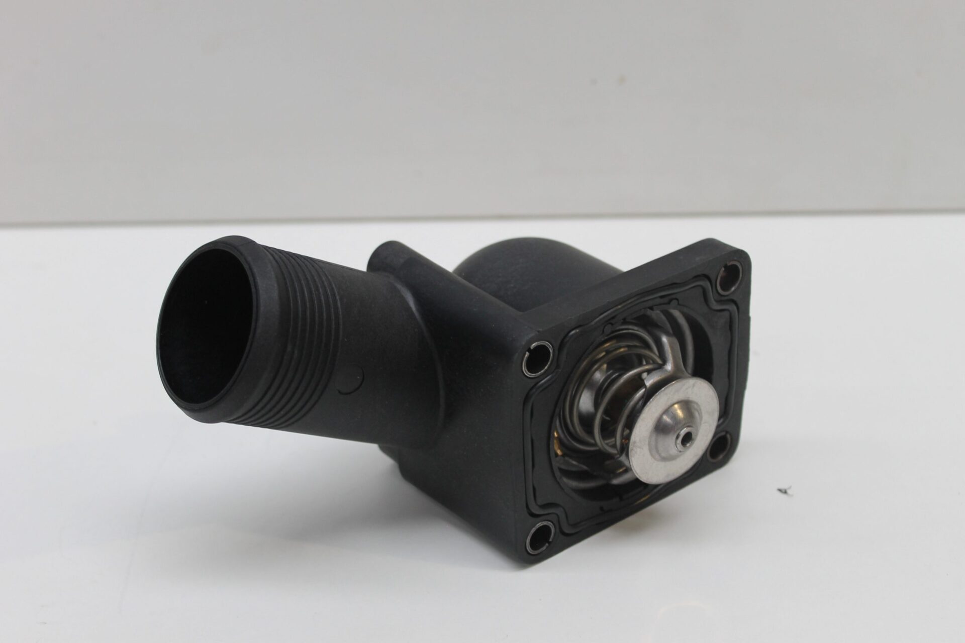 4224636M91, Top Thermostat Housing, Massey Ferguson ltd.