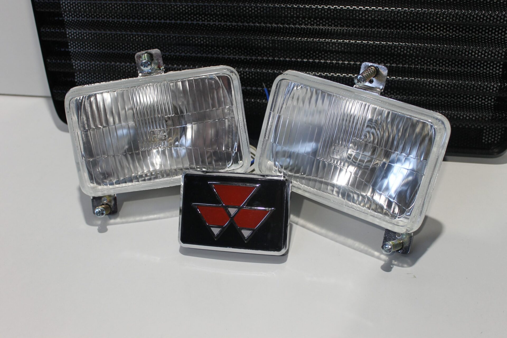 300 Series Front Grill Kit Lo Profile 3701922M91 - Image 2