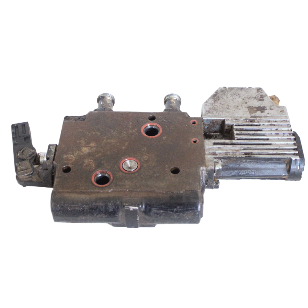 Hydraulic Valve 3796027M9 - Image 2